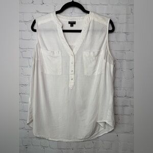 TORRID size 0/large white sleeveless pullover  top
